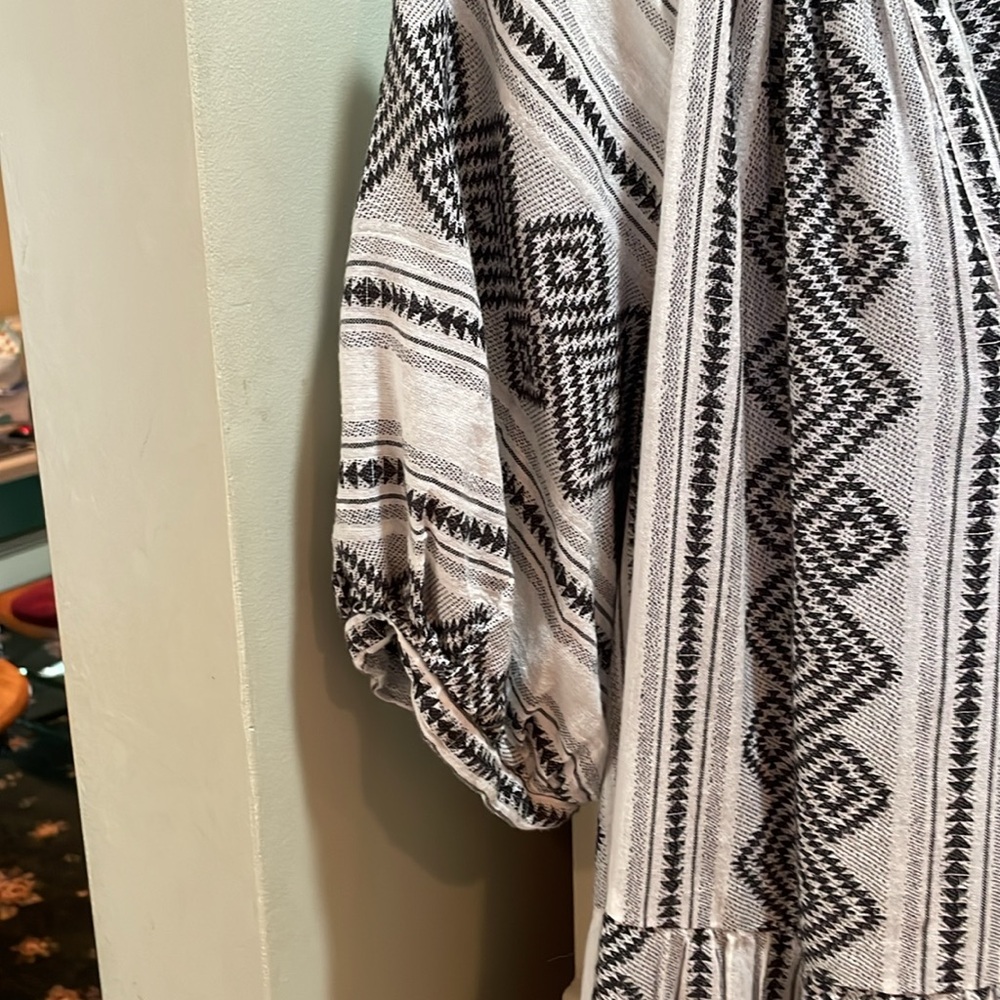 💚🆕 Velvet | Short Sleeve Aztec Print Dress 👗 Size Large. NWT. Pretty Style. - Picture 6 of 9